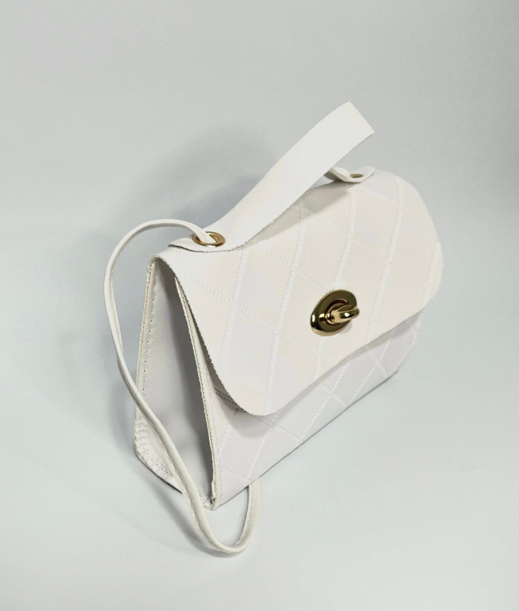 Bolso blanco compacto