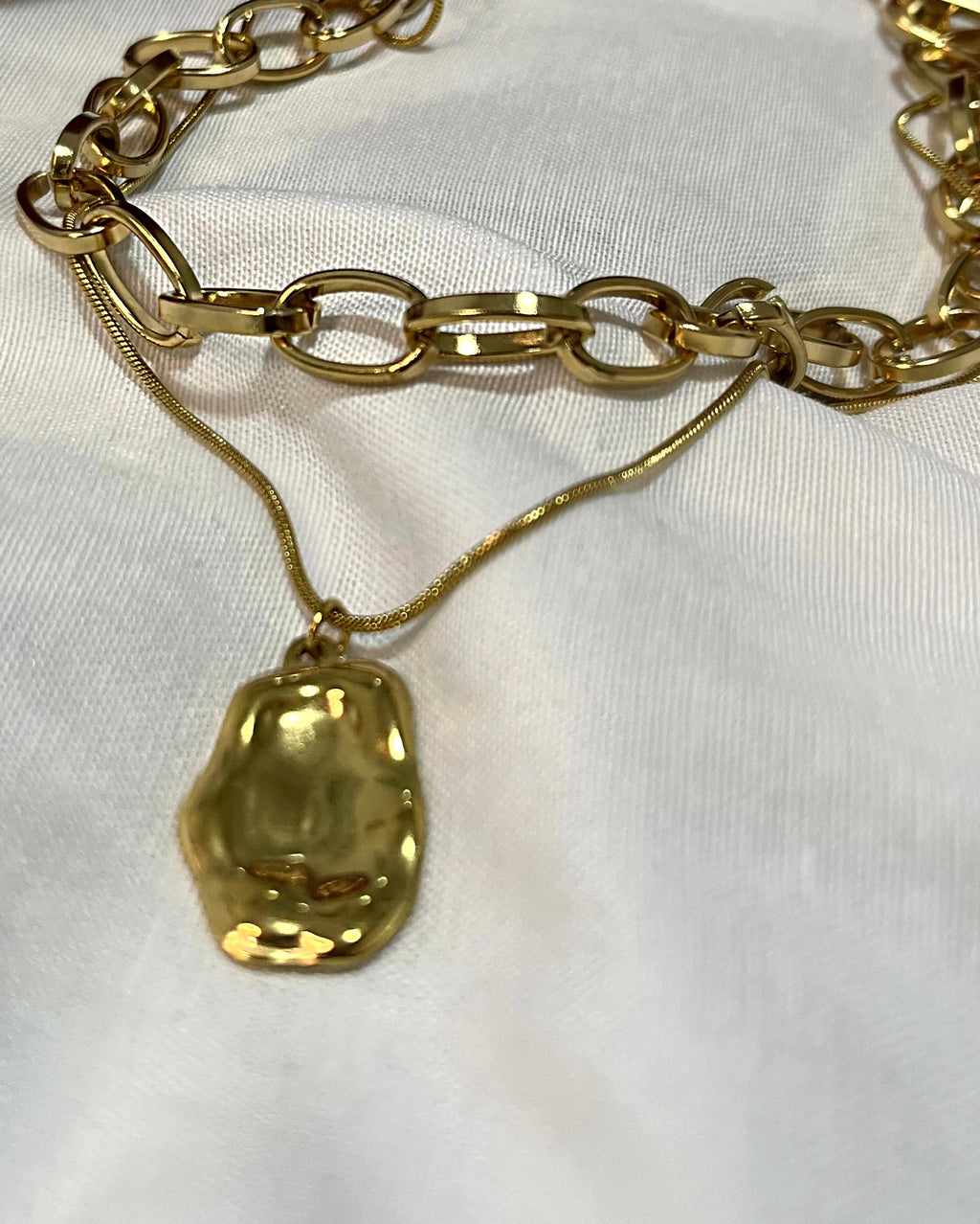 Collar de eslabones y dije central