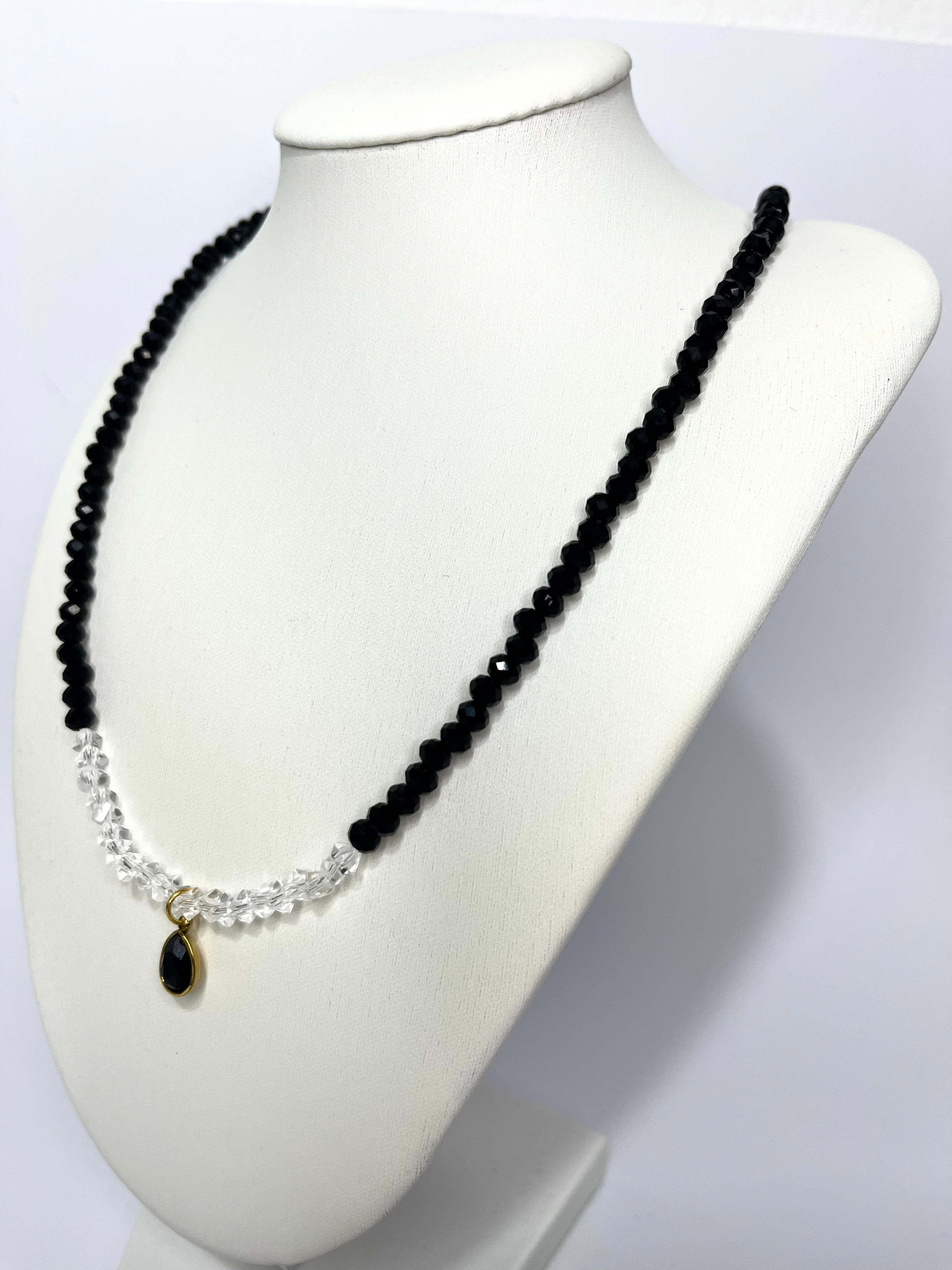 Collar cristal austriaco negro y Cristal transparente con dije forma de gota
