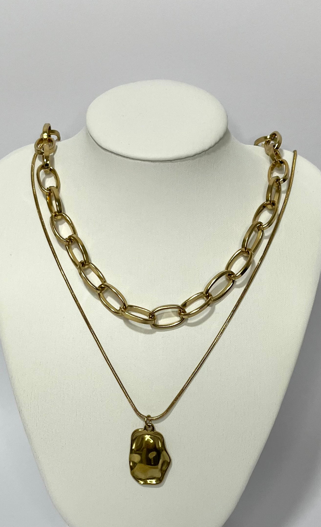 Collar de eslabones y dije central